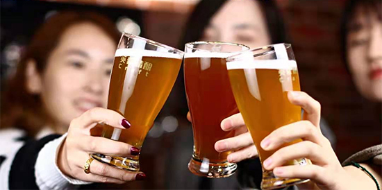 ����չ���Ӣ������^�İٳǹ�����Ц����~