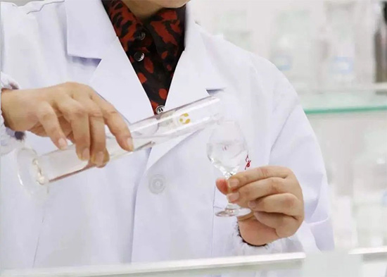 �u�����]�����o��(j��ng)�����x��һƿ���u����