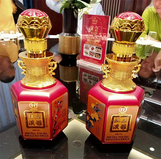 ж����������M��һ���ſ�����