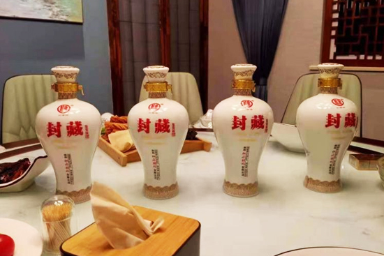 ж����������M��һ���ſ�����