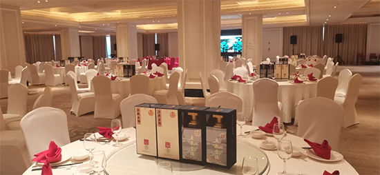 ֱ�����ٳ��fϯ �{(l��n)��֮�硱�����K���dվƷ�b��(hu��)�F(xi��n)��(ch��ng)������M�������I���e(cu��)��