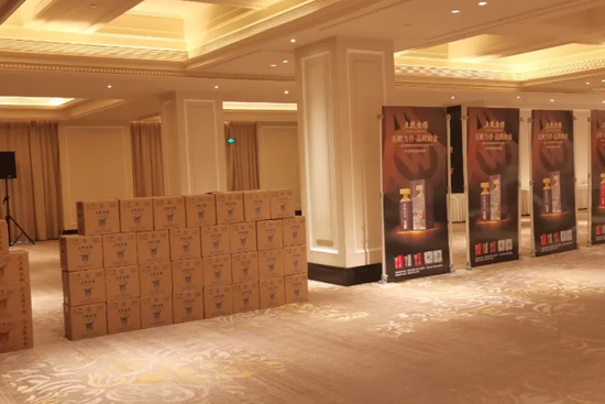 ֱ�����ٳ��fϯ �{(l��n)��֮�硱�����K���dվƷ�b��(hu��)�F(xi��n)��(ch��ng)������M�������I���e(cu��)��