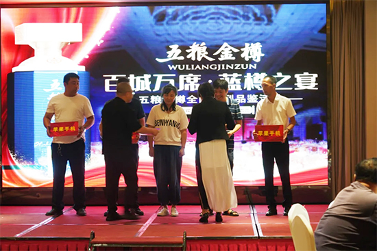 ֱ�����ٳ��fϯ �{(l��n)��֮�硱�����K���dվƷ�b��(hu��)�F(xi��n)��(ch��ng)������M�������I���e(cu��)��