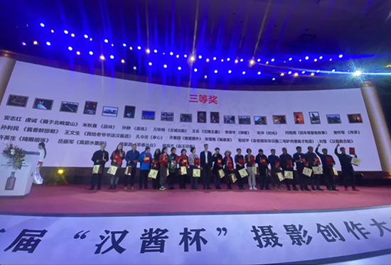 é�_(t��i)�u���f�ҹ������F��é�_(t��i)�u��ƶ�ʡ�^(q��)�_չ�Ј�(ch��ng)���}���(d��ng)