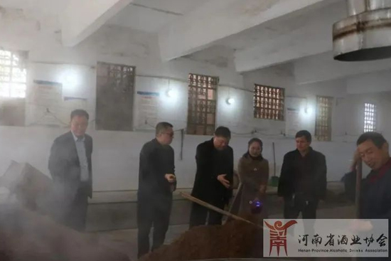 ���Ͼƅf(xi��)����(hu��)�L�w����һ�����M(j��n)�ĺӾƘI(y��)�{(di��o)��ָ��(d��o)